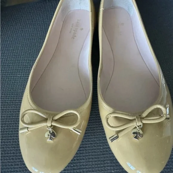 Kate Spade Willa ballet flat in size 10.5, camel color, patent leather. - Picture 7 of 8
